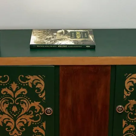 Daire Miejski Czar Retro. Plac Zbawiciela! Varşova